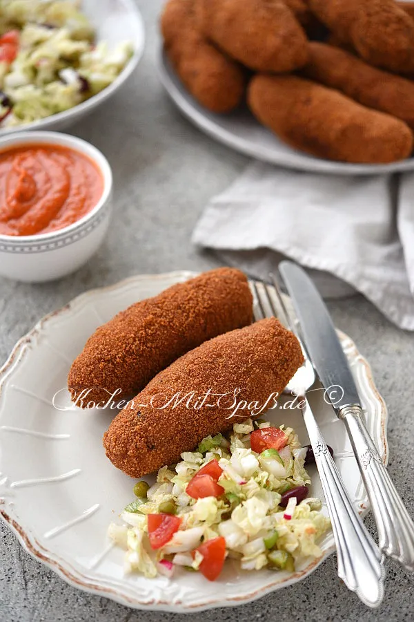 Kartoffelkroketten mit Möhren, Mais und Erbsen Kartoffelkroketten mit Möhren, Mais und Erbsen