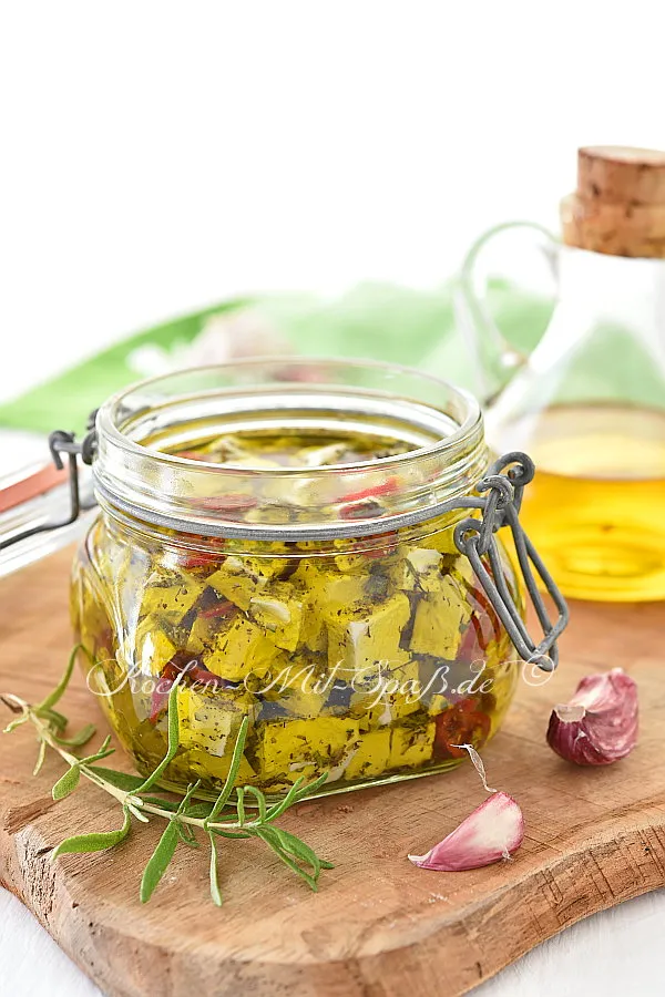 Eingelegter Fetakäse in Olivenöl Eingelegter Fetakäse in Olivenöl