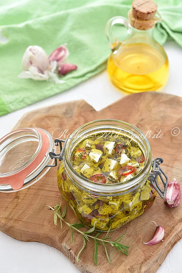 Eingelegter Fetakäse in Olivenöl Eingelegter Fetakäse in Olivenöl