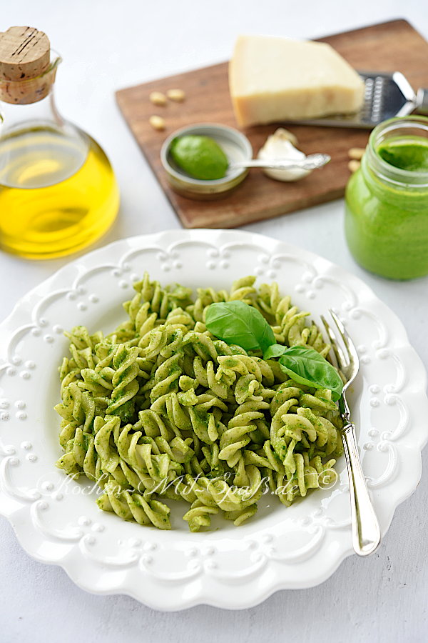Basilikum-Pesto Basilikum-Pesto