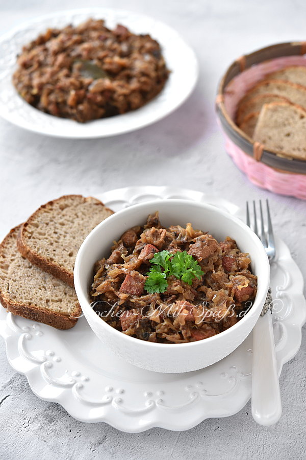 Bigos (polnischer Krauteintopf) Bigos (polnischer Krauteintopf)