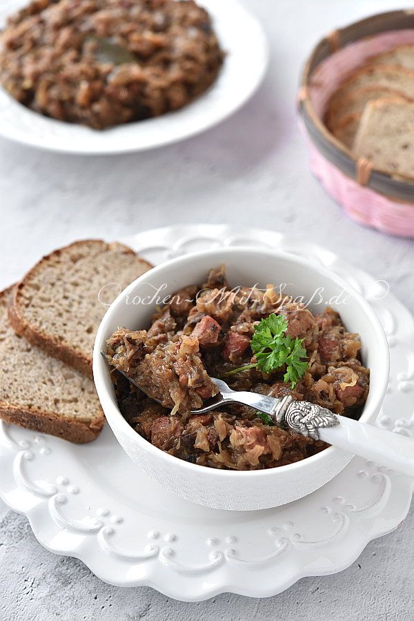 Bigos (polnischer Krauteintopf) Bigos (polnischer Krauteintopf)