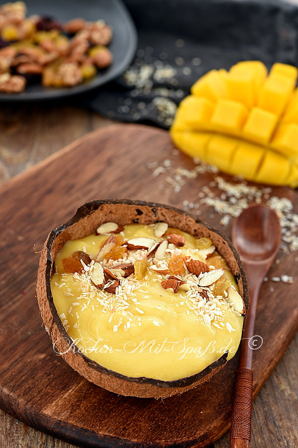 Tropical Smoothie Bowl Tropical Smoothie Bowl
