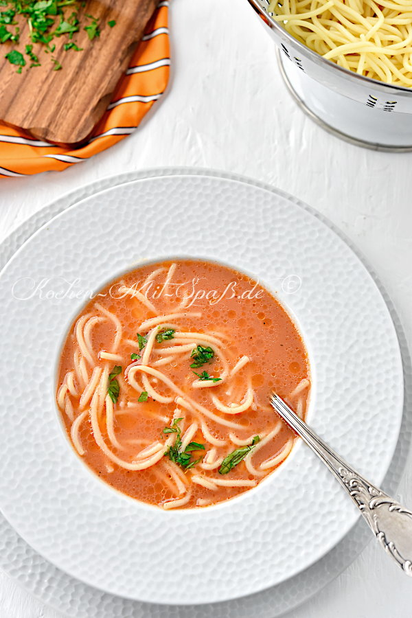 Tomatensuppe aus Tomatenmark Tomatensuppe aus Tomatenmark